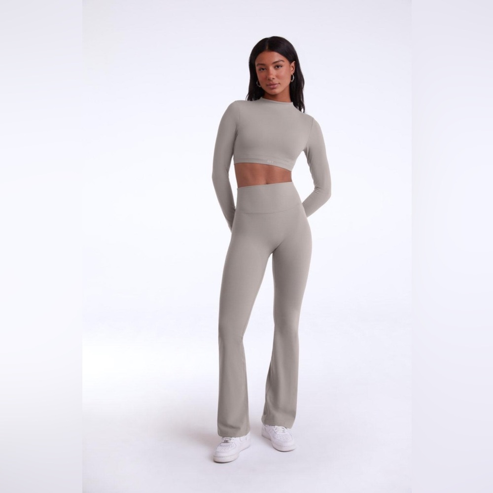 Set Active stone grey flared leggings